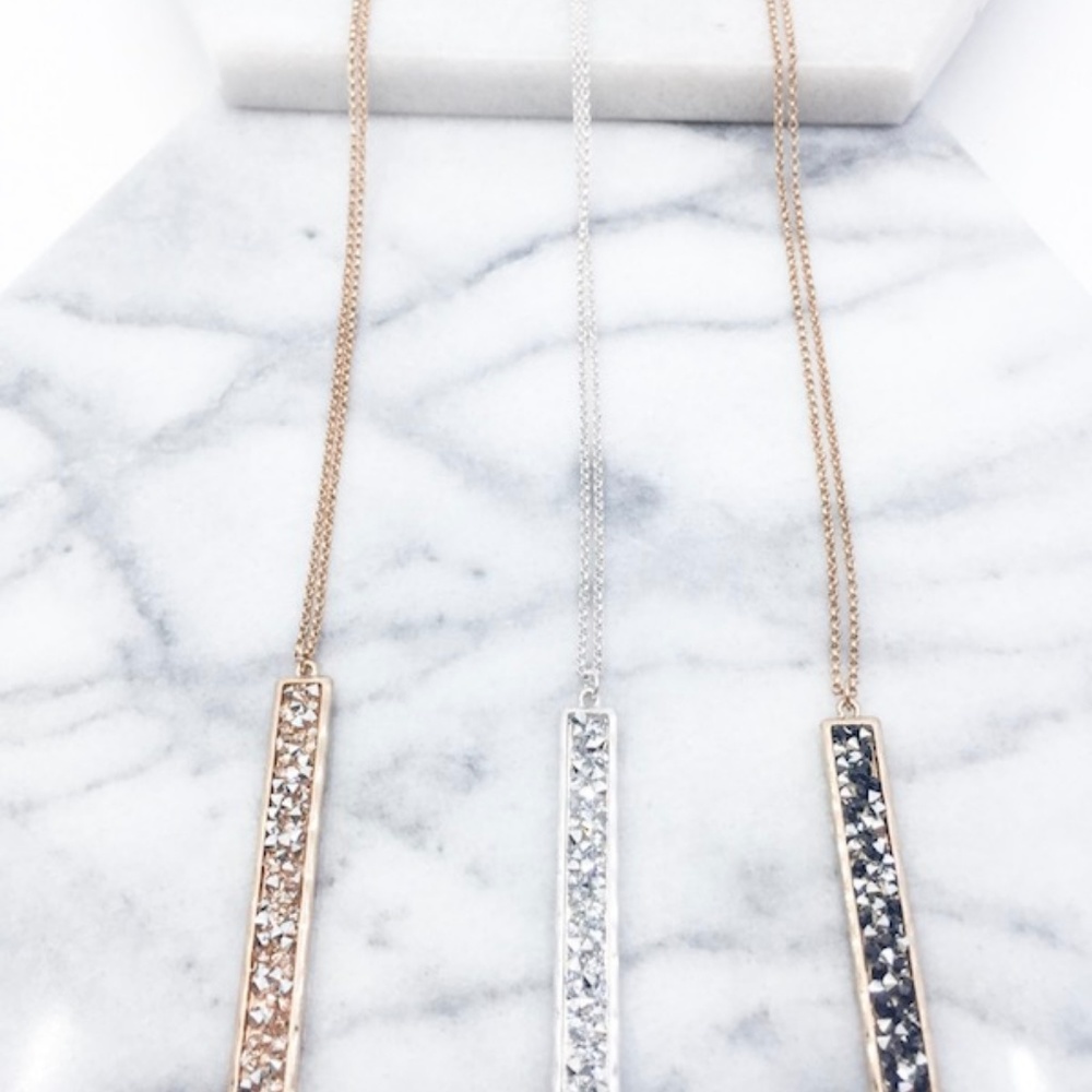 Long gold tone crushed stone peach bar necklace - Picture 2 of 6